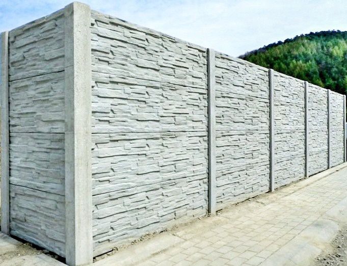 Executam garduri și porți la comanda