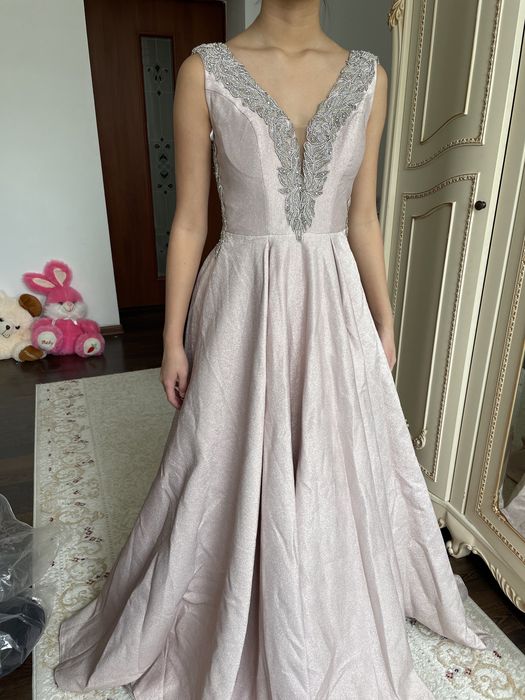 Продам шикарное платье