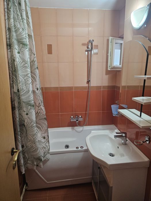 Închiriez 2 camere zona Astra