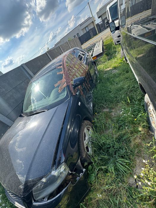 Audi A3 1.9 TDI avariat față + lateral / pornește / automat