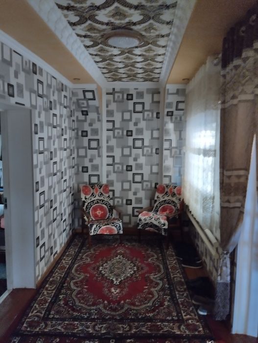 Ховли Уй сотилади.Кирпичныйда Амангельды кучаси.Нархы:65.000 && келиша