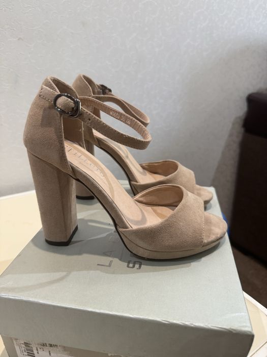 Продам босоножки