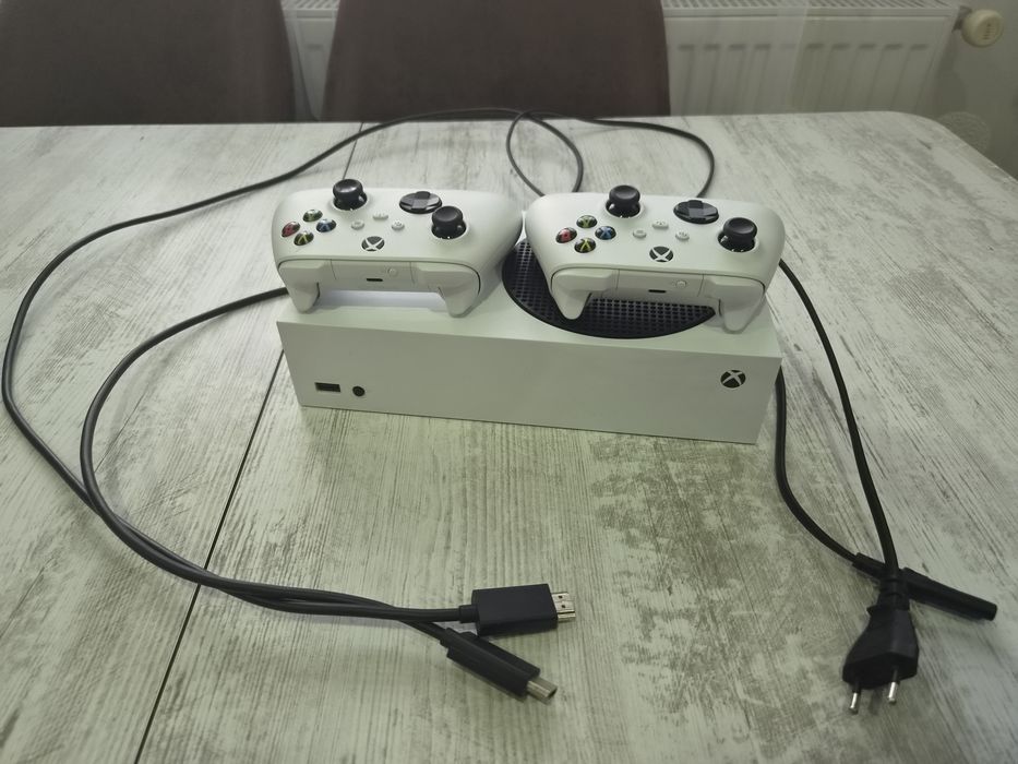 Xbox series s, 2 controllere, 18 jocuri
