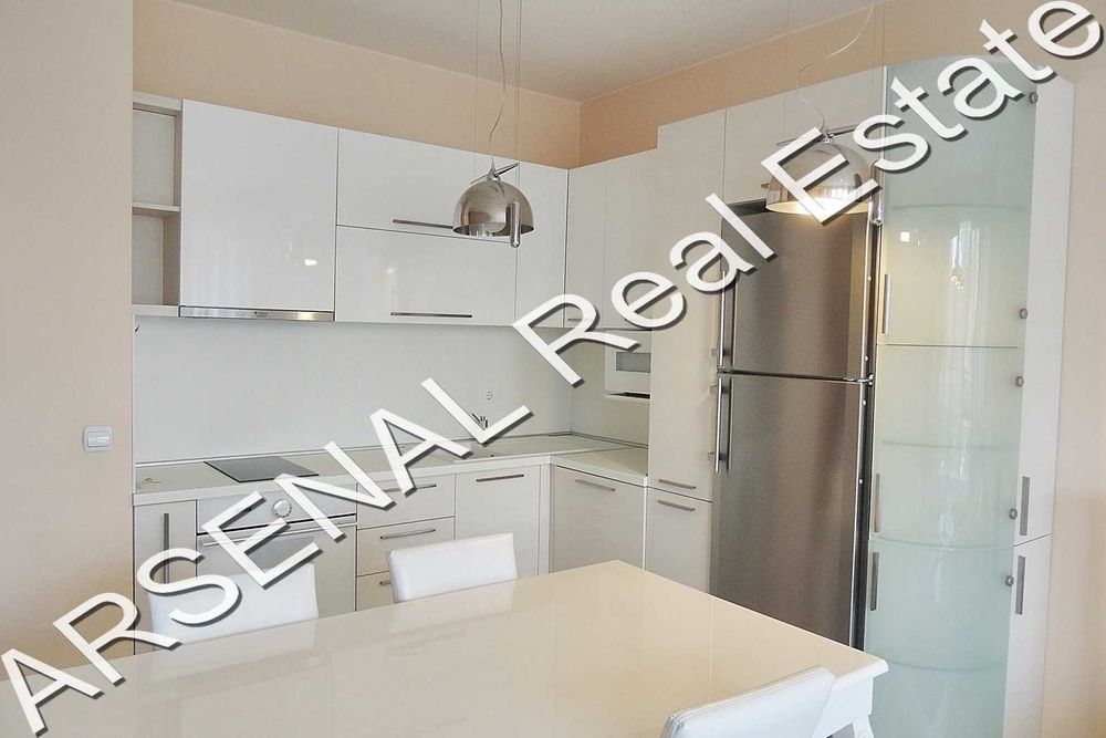 Дава се под наем Тристаен апартамент в София, Изток - 130 кв.м за 1150 € - Снимка #1