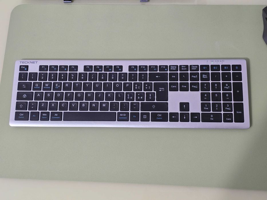 Tastatură Bluetooth TECKNET QWERTY – Ultra Subțire – Wireless