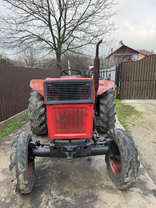 Tractor UNIVERSAL 445 original complet functional.