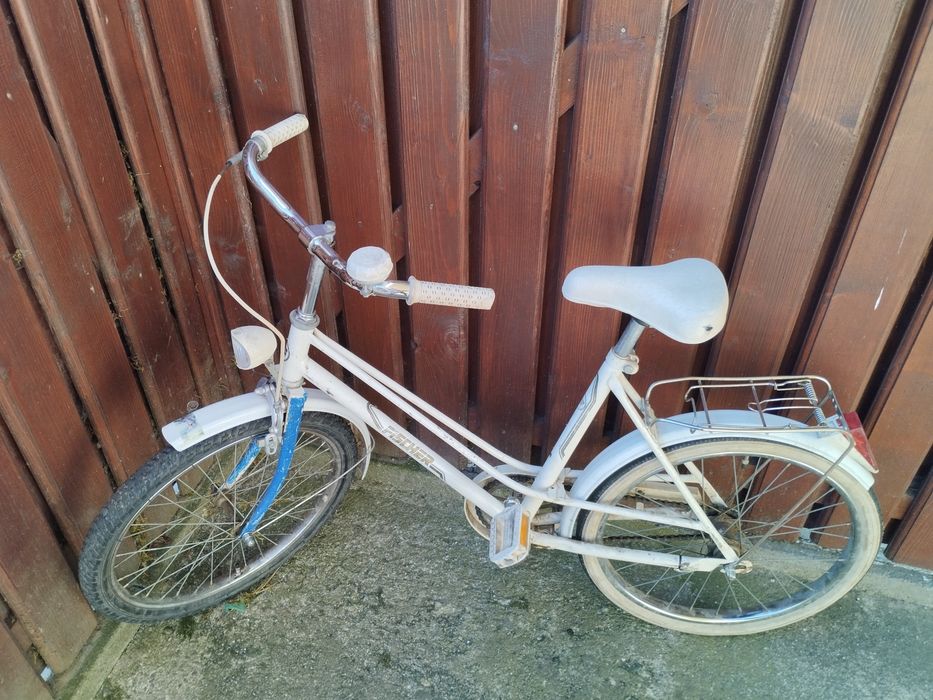 Biciclete montenbike și semicursiera