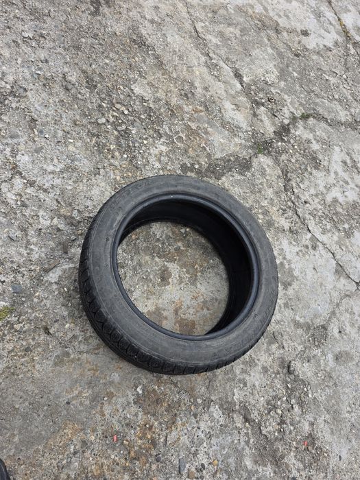 4 cauciucuri all sezon  235/45 R17 ca noi folosite mai puțin de o luna