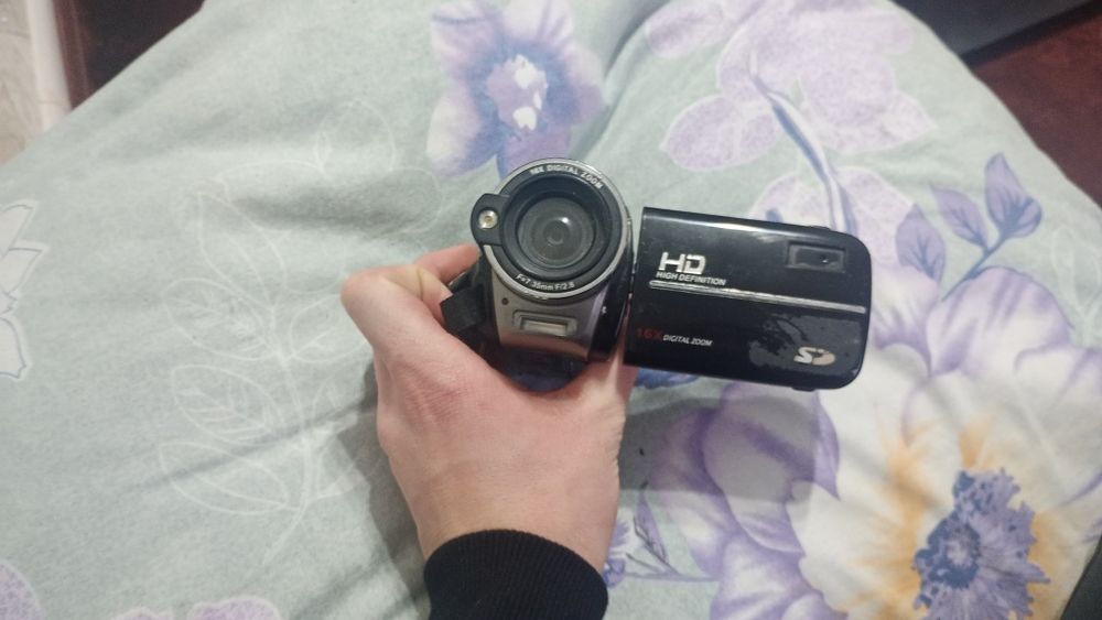 ВИДЕОКАМЕРА б/у . Продам