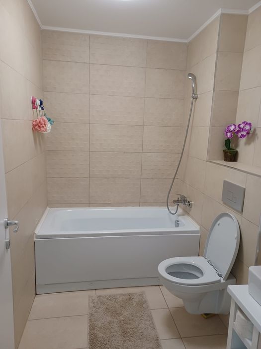 De Închiriat Apartament 3 camere in Cosmopolis