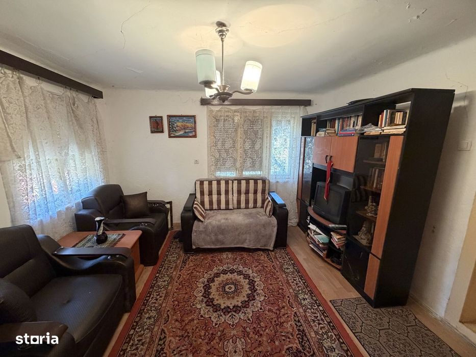 Vand casa cu 3 camere