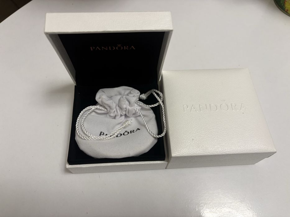 Bratara pandora