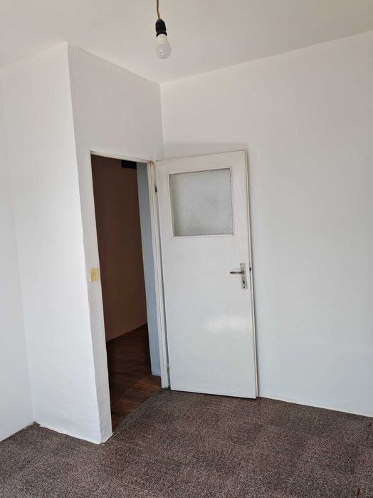 Продавам двустаен апартамент в кв. Деленките с. Айдемир