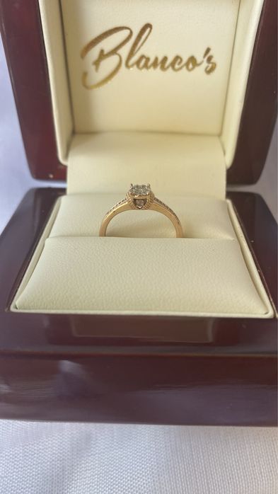 Vand inel de logodna