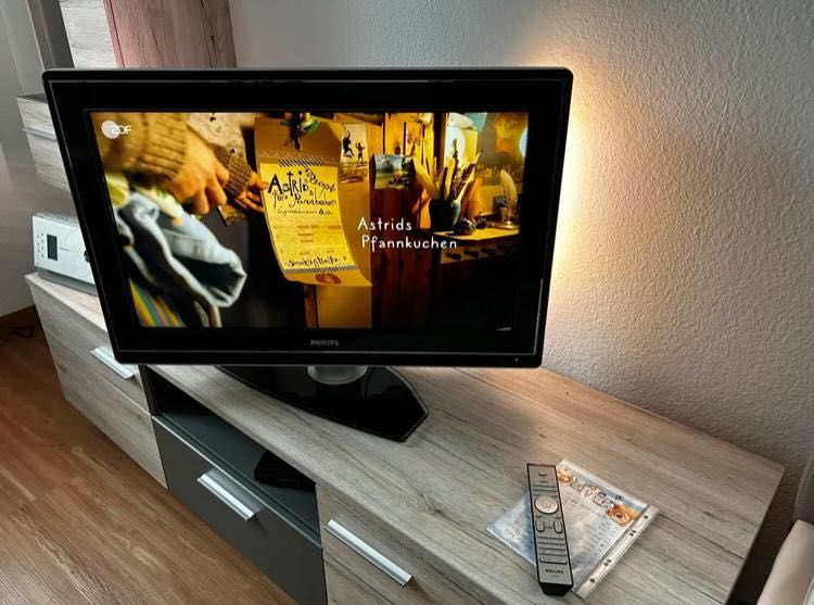 Vând TV Nou 32” PHILIPS Cineos Ambilight