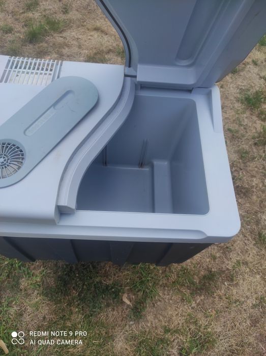 Хладилна чанта Mobicool с външни забележки