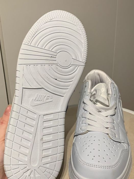 Adidasi jordan 1 low white