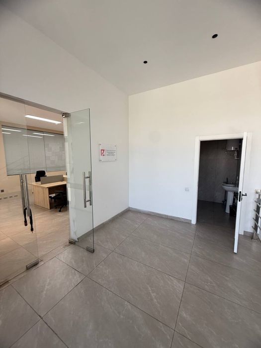 Офис готовый с ремонтом и мебелью на Чиланзар 2. 69м2.