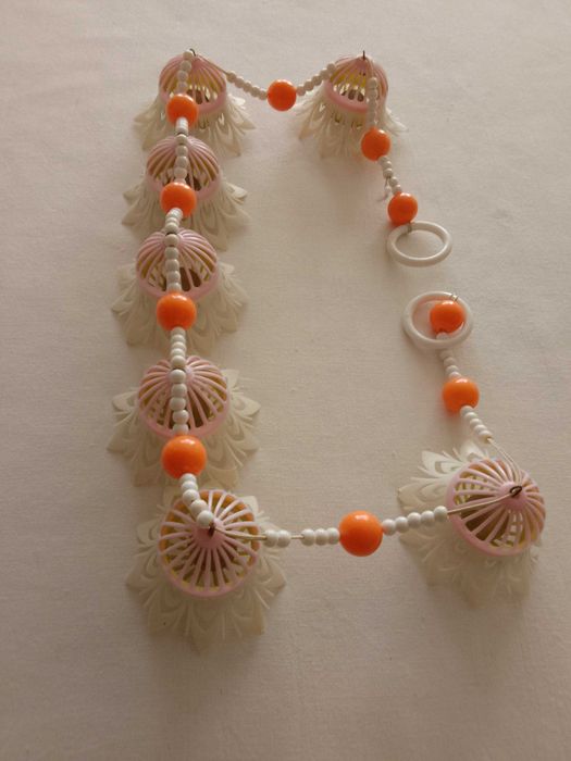 колекционерска ретро верига, 
играчка за легло, количката