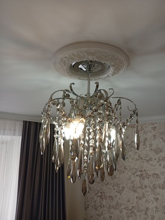 Продам люстру новую