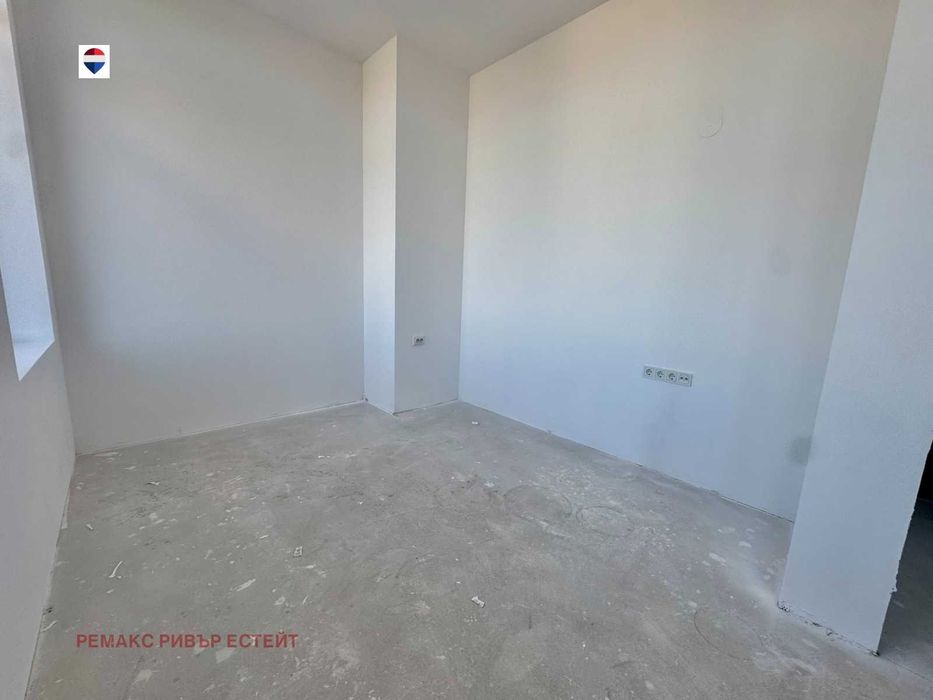 Продава се Тристаен апартамент в Русе, Здравец Изток - 146 кв.м за 959 €/кв.м - Снимка #4