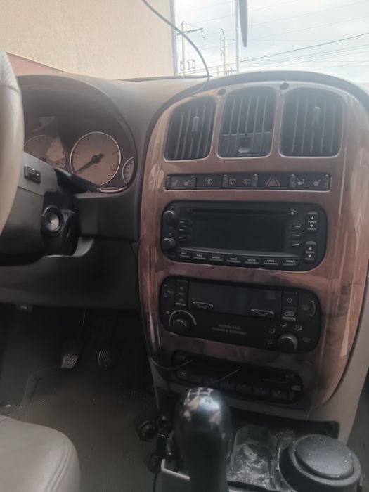 Vând Chrysler Voyager