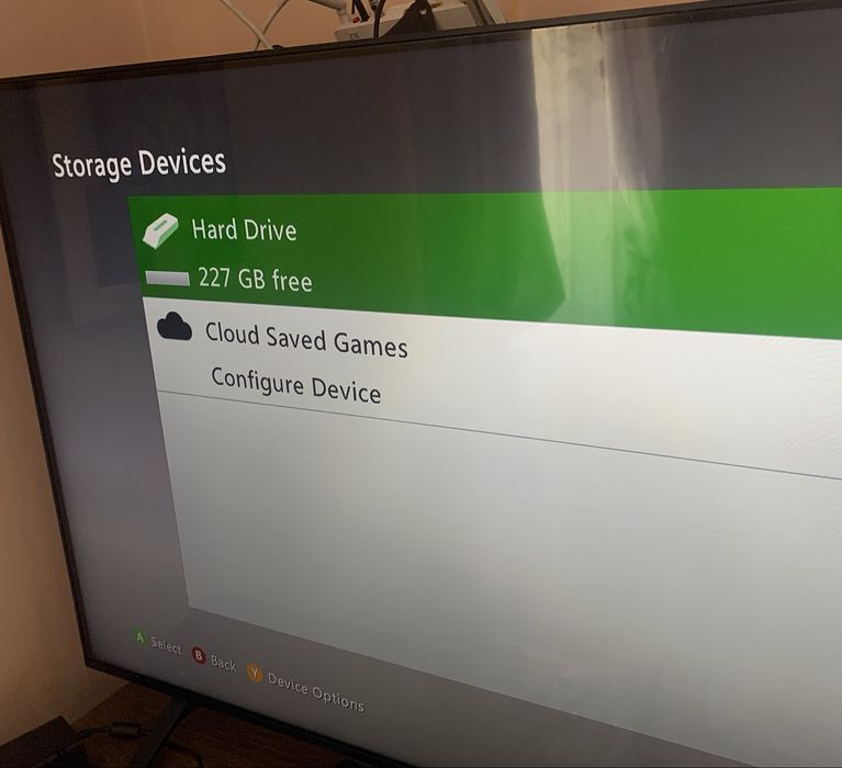 Vând Xbox 360 Slim + 2 Jocuri URGENT!