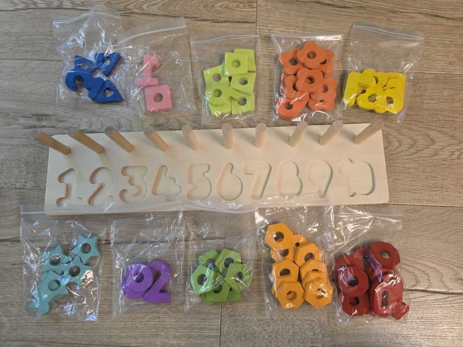 Жирафче Софи кула, дървена играчка с цифри, кубчета little dutch