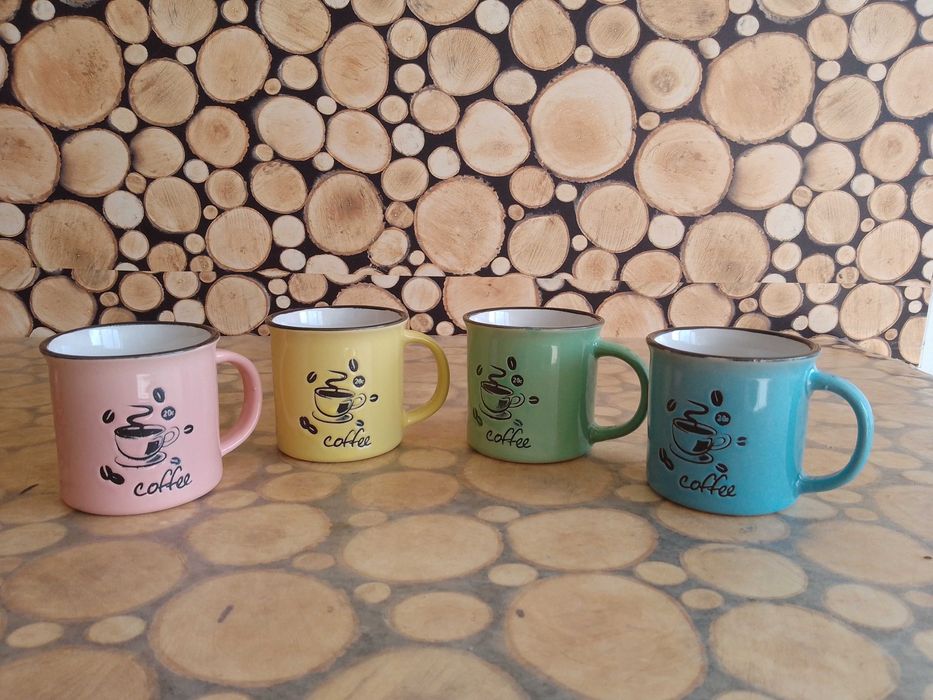 Продавам порцеланови чашки за кафе / вместимост 150мл. /-4 цвята.