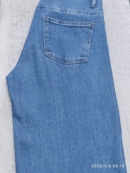 Женские джинсы .