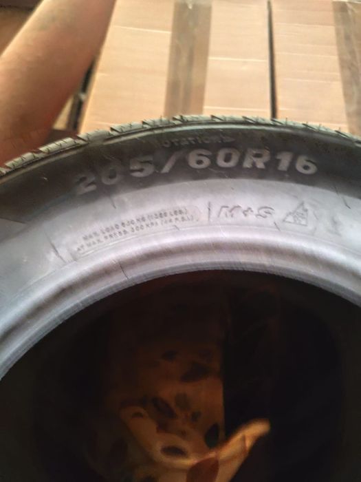 Vând set 4 anvelope de iarnă Taurus 205/60 R16
