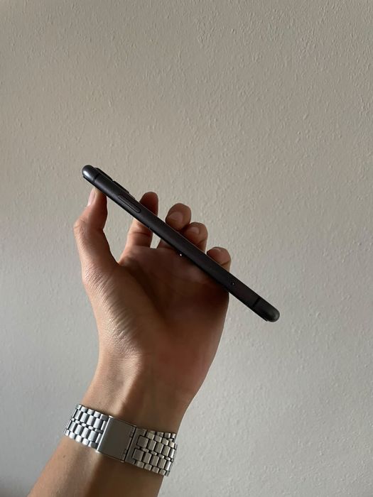 Продам iPhone 11