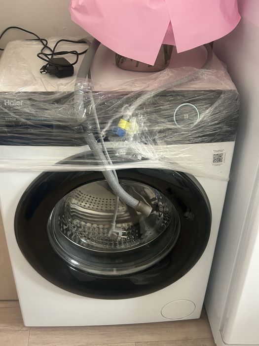 Продам шкаф и стол стулья