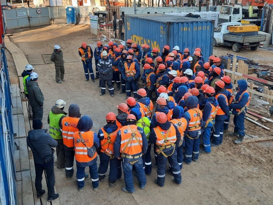 Разнорабочие, грузчики, строители