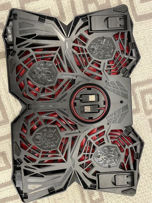 Продам подставку,наушники.