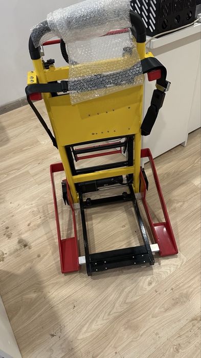 Подъемник лестничный, гусеничный для инвалидов