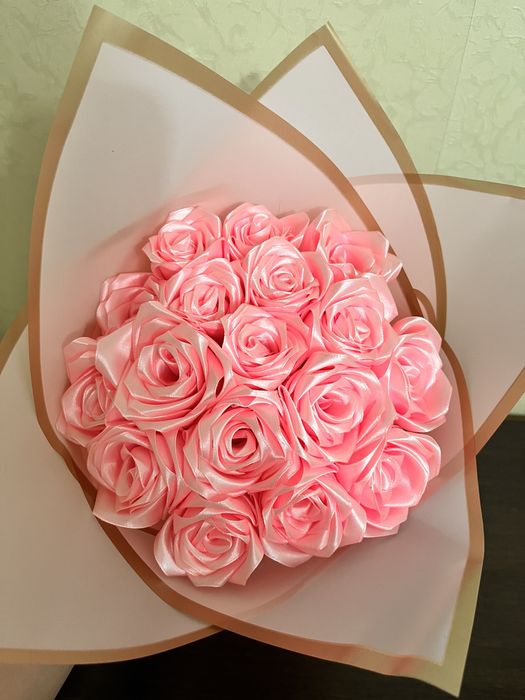 Розы из атласных лент