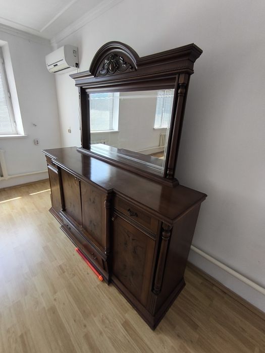 Продам шкаф для сервиза