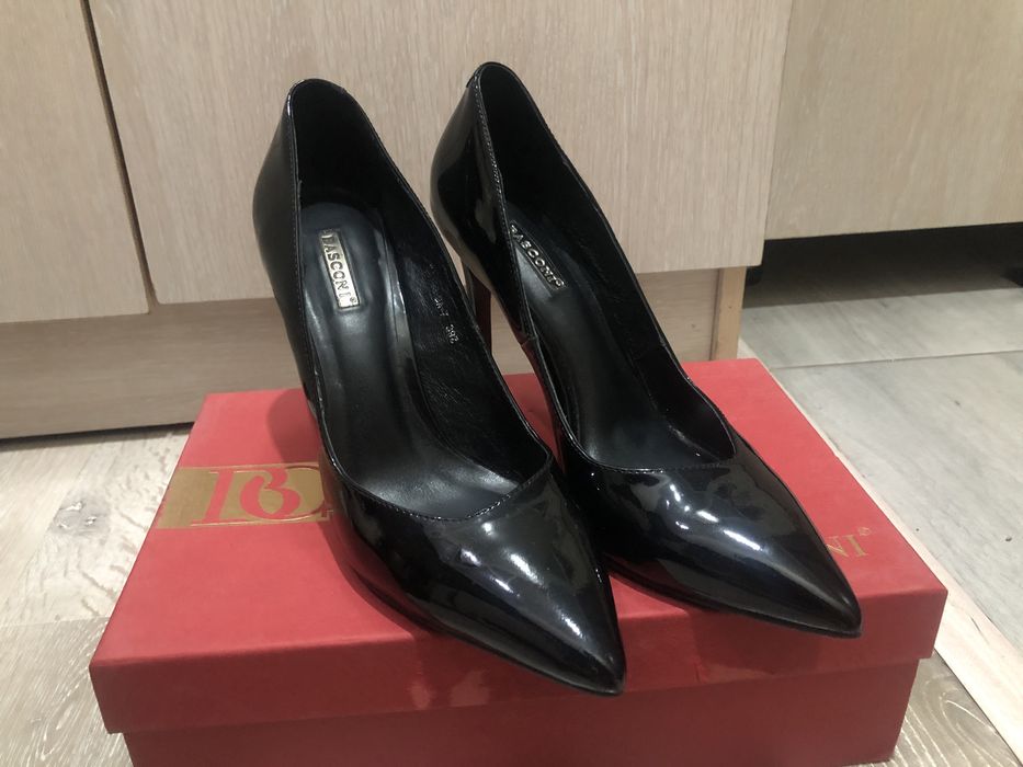Продам туфли Basconi