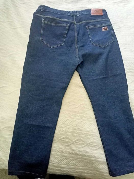 джинсы темно синие..