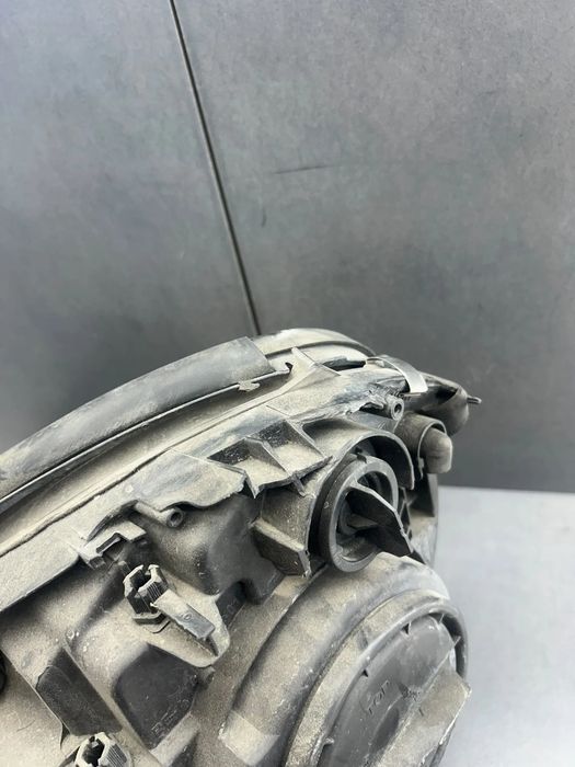 Far dreapta cu Xenon 15436001 Mercedes-Benz E-Class 2006