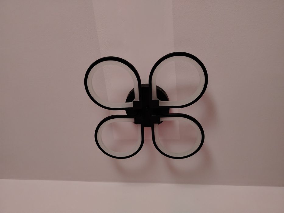 Vând aplică de tavan tip dronă!