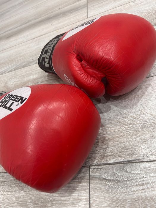 Шлем и перчатки боксерские