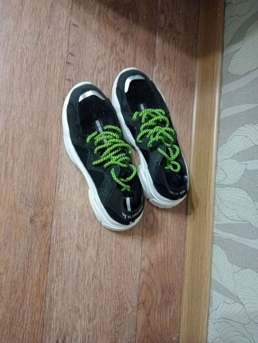 Красовки 38 размера цена 1000т. .