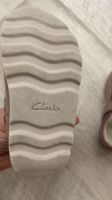 Продам обувь детскую для девочки фирмы Clarks