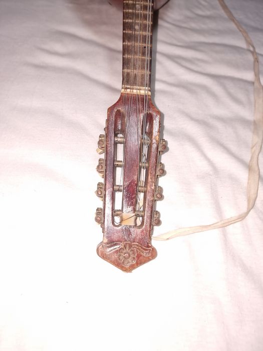 Vand mandolină veche  pentru colecționarivitange.
