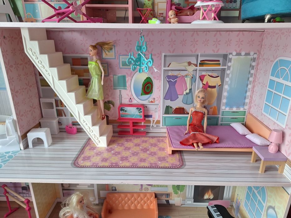 Обзаведена къща за кукли