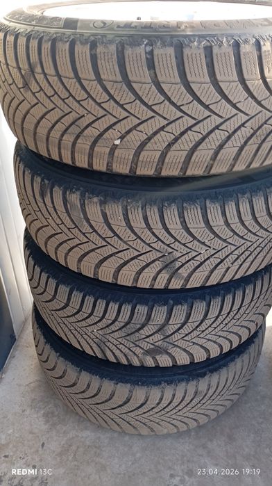Vand 4 Vând 4 jante aliaj originale AUDI cu cauciucuri de iarna 205.55.R16
750 Ron setul 
In stare perfectă 
Sebis judetul Arad 
Nu trimit cu curierul