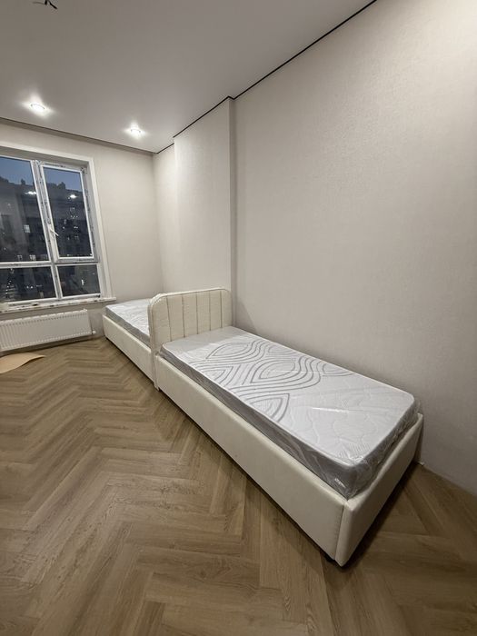 Новая современная удобная кровать