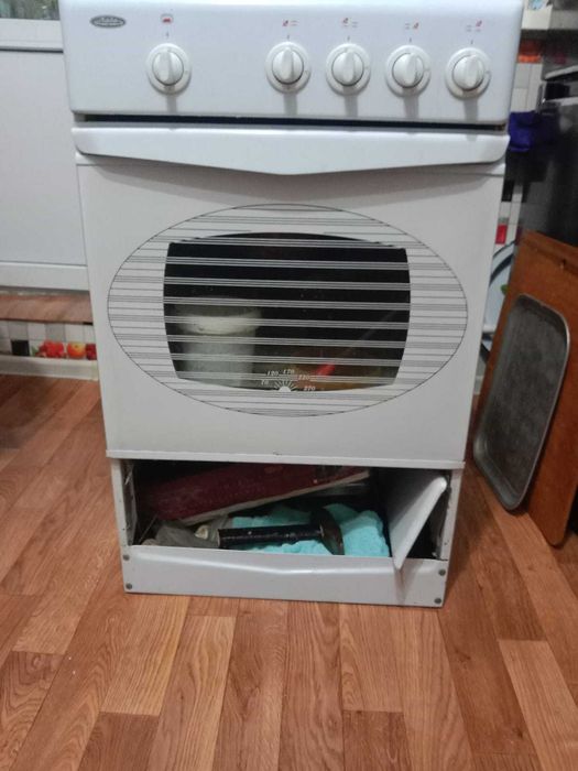 Газовая плита , рабочий